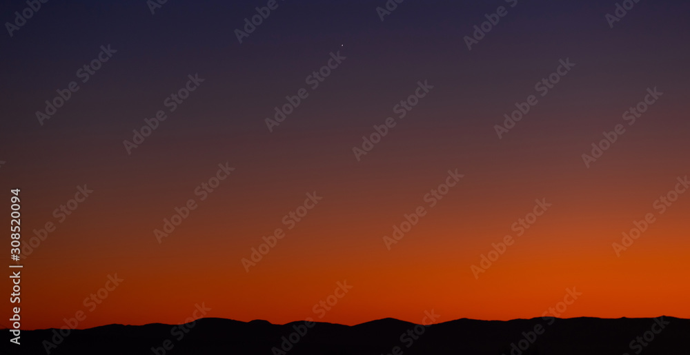 Obraz premium evening sky at sunset the color of lush lava