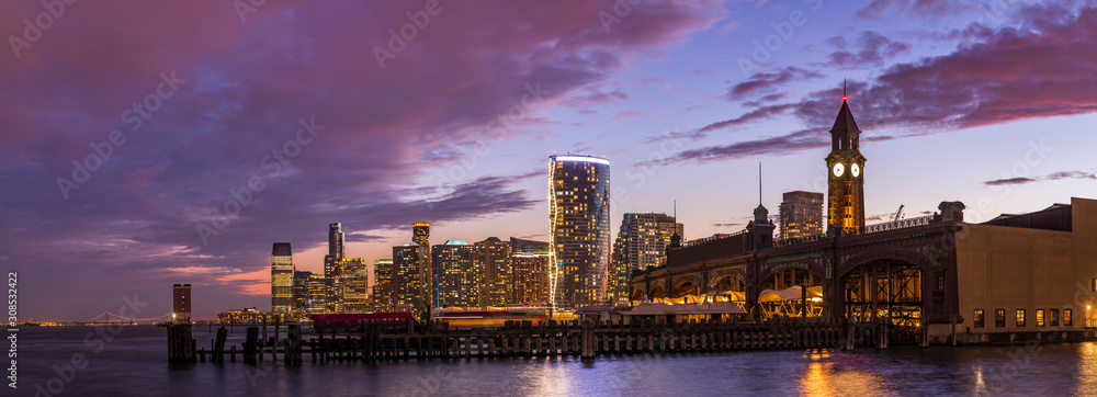 Fototapeta premium View to Manhattan skyline from Hoboken Jersey city at sunset