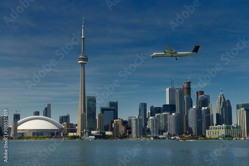 Tablou canvas Toronto skyline with Rogers Centre CN Tower condo and financial towers and Porte