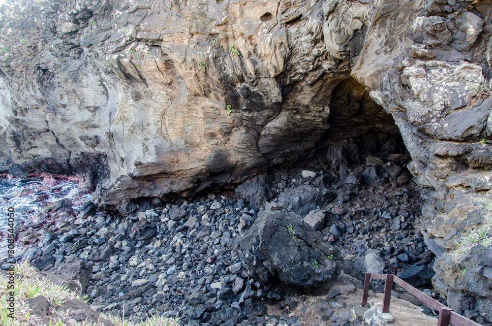 Fototapeta premium Chile - Rapa Nui or Easter Island - Ana Kai Tangata