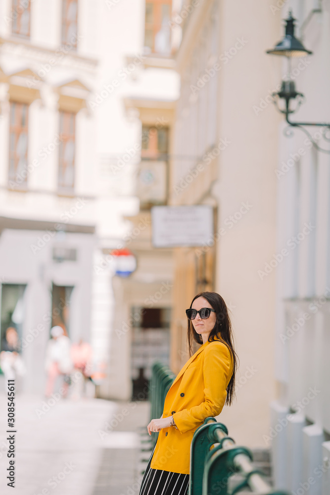 Obraz premium Young woman in Vienna outdoors during holidays in Europe.