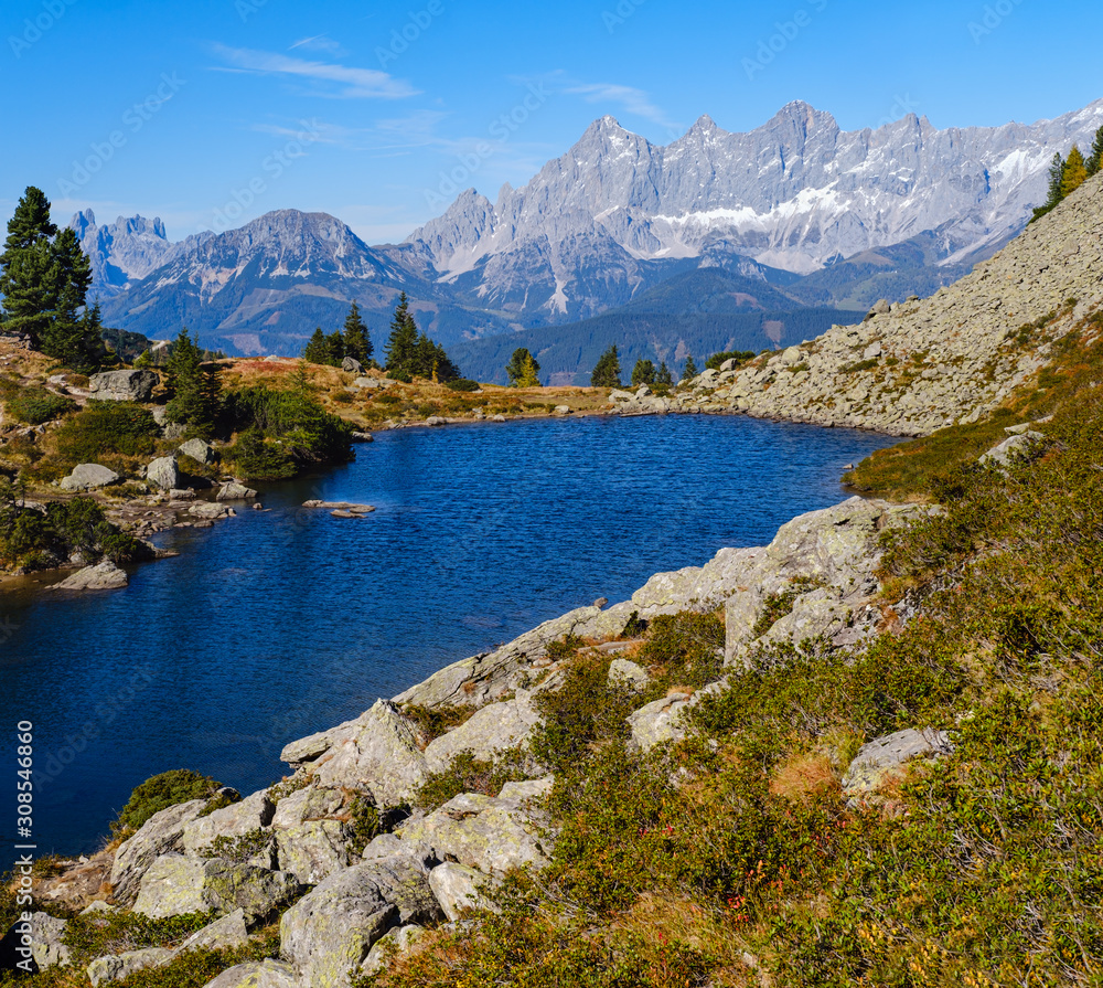 Obraz premium Calm autumn Alps mountain lake with clear transparent water and reflections. Spiegelsee or Mirror Lake, Reiteralm, Steiermark, Austria.