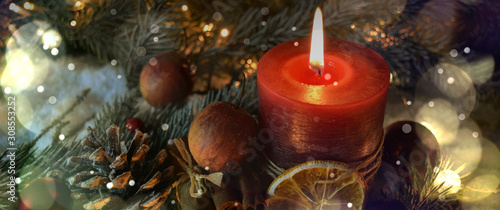 Brennende Adventskerze - We...