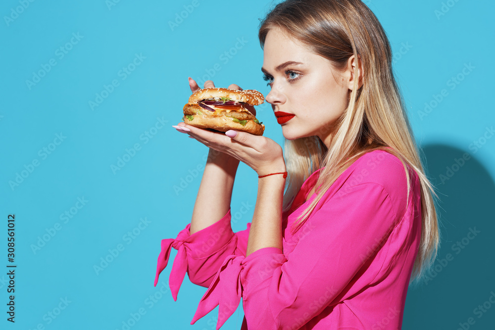 woman eating pizza