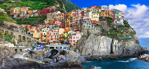 Fototapeta Naklejka Na Ścianę i Meble -  Colorful village Manarola in famous Cinque terre in Liguria, travel and landmarks of Liguria
