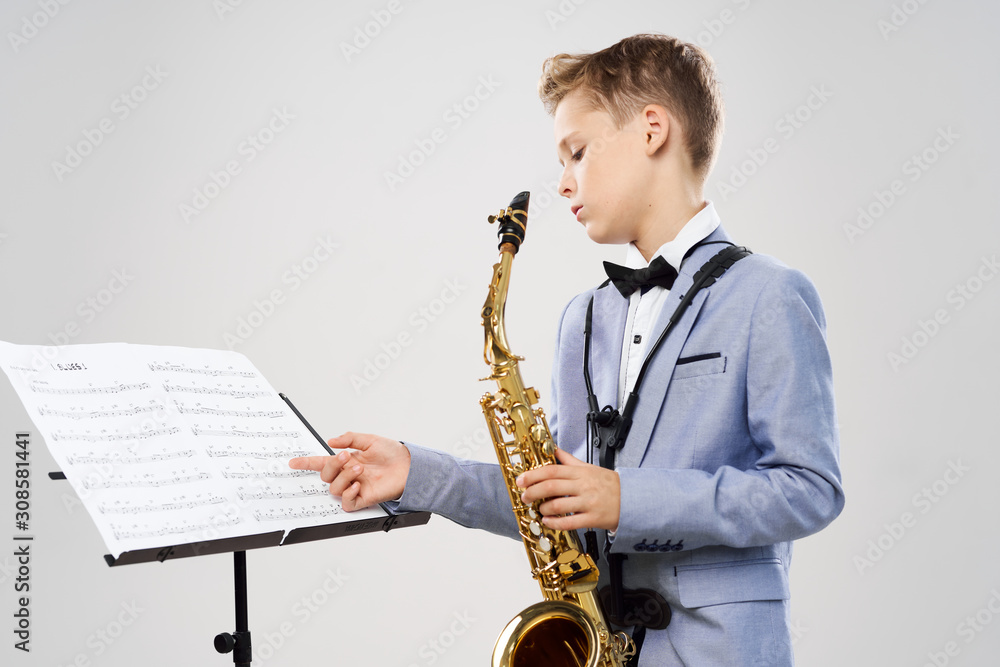 Fototapeta premium man playing the saxophone