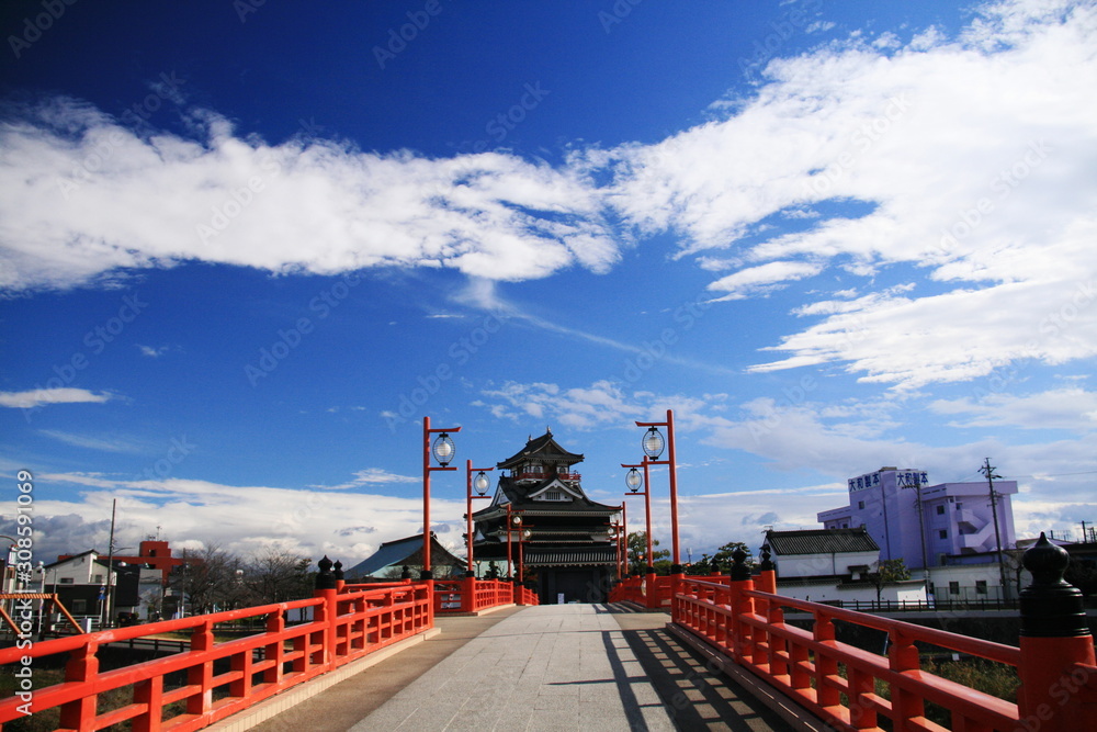 Fototapeta premium 日本の秋 大手橋と清州城