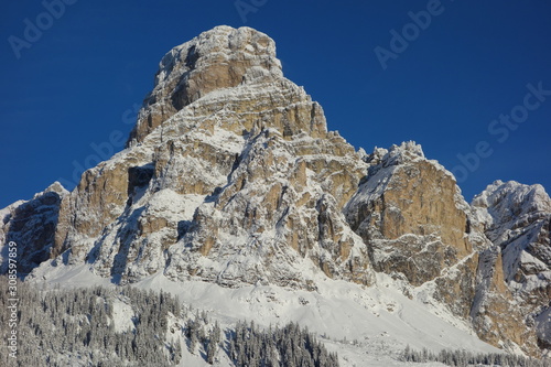 Berg Sassongher bei Corvara Südtirol Dolomiten im Winter 
