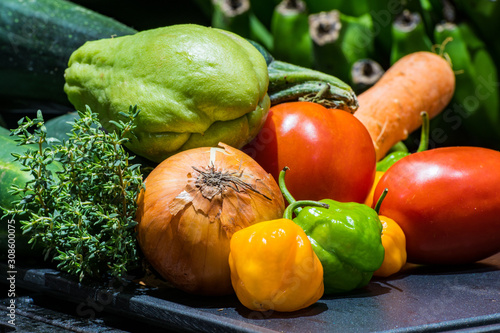 Foto Farm fresh food ingredients clean and prepared for cooking