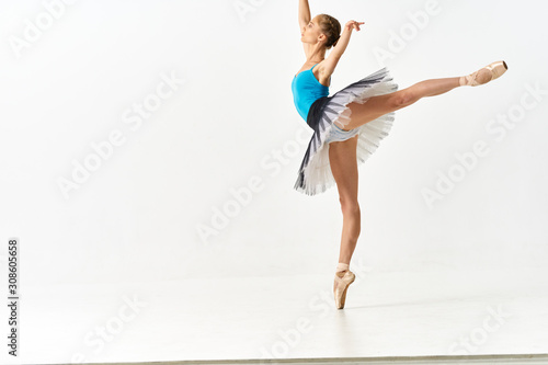 ballet dancer in rehearsal © SHOTPRIME STUDIO