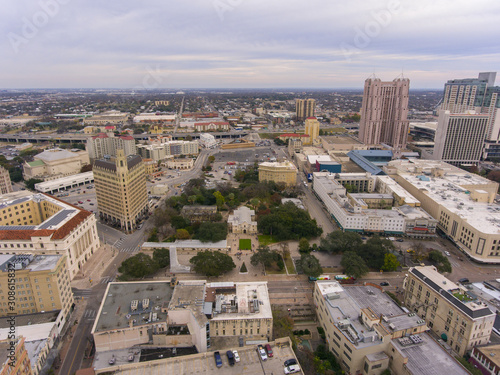Foto Aerial view of the Alamo Mission in downtown San Antonio, Texas, TX, USA