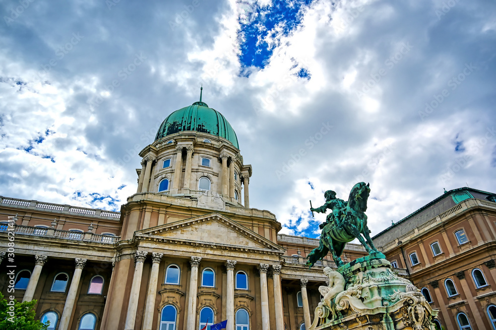 Obraz premium The exterior of Buda Castle located in Budapest, Hungary.