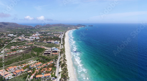 foto aerea de playa del caribe paraiso tropical - drone shot playa el agua margarita island