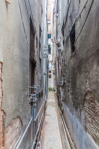 Narrow alley in the center of Amritsar, Punjab, India © Matyas Rehak