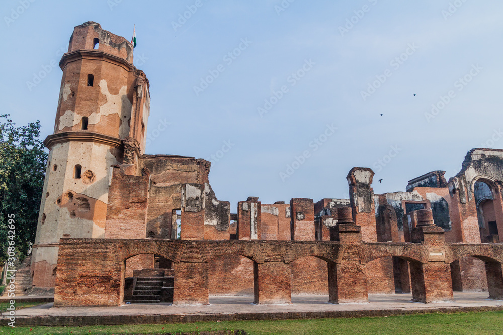 Ruins of the Residency Complex in Lucknow, Uttar Pradesh state, Indiaíz