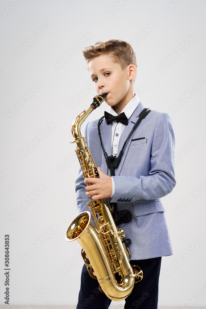 Fototapeta premium man playing the saxophone