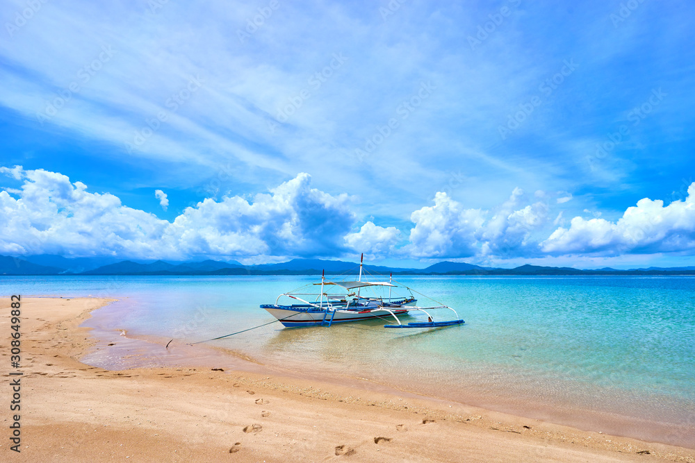 Asian fisher boat at stunning beach close to El Nido - Palawan - Philippines Asian fisher boat at stunning beach close to El Nido - Palawan - Philippines