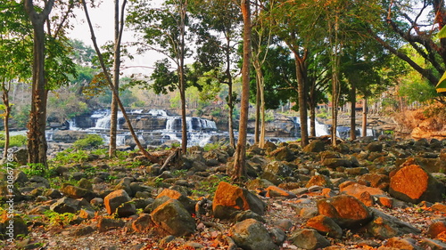 tad hang wasserfall auf dem bolavenplateu, tad lo in laos, champasack photo