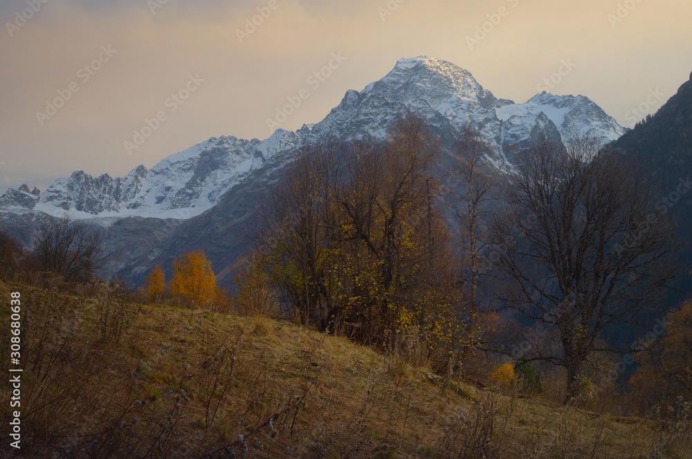 Obraz premium Sunset in mountains