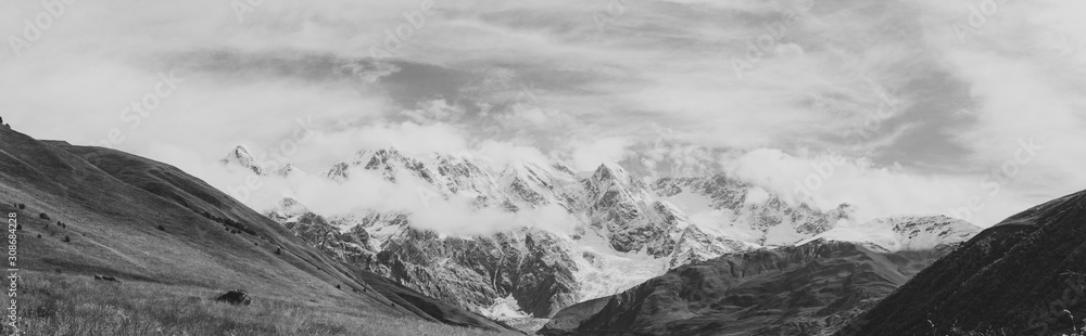 Obraz premium Black and white shot of Panoramic view of Peak Shkhara Zemo Svaneti, Georgia. The main Caucasian ridge