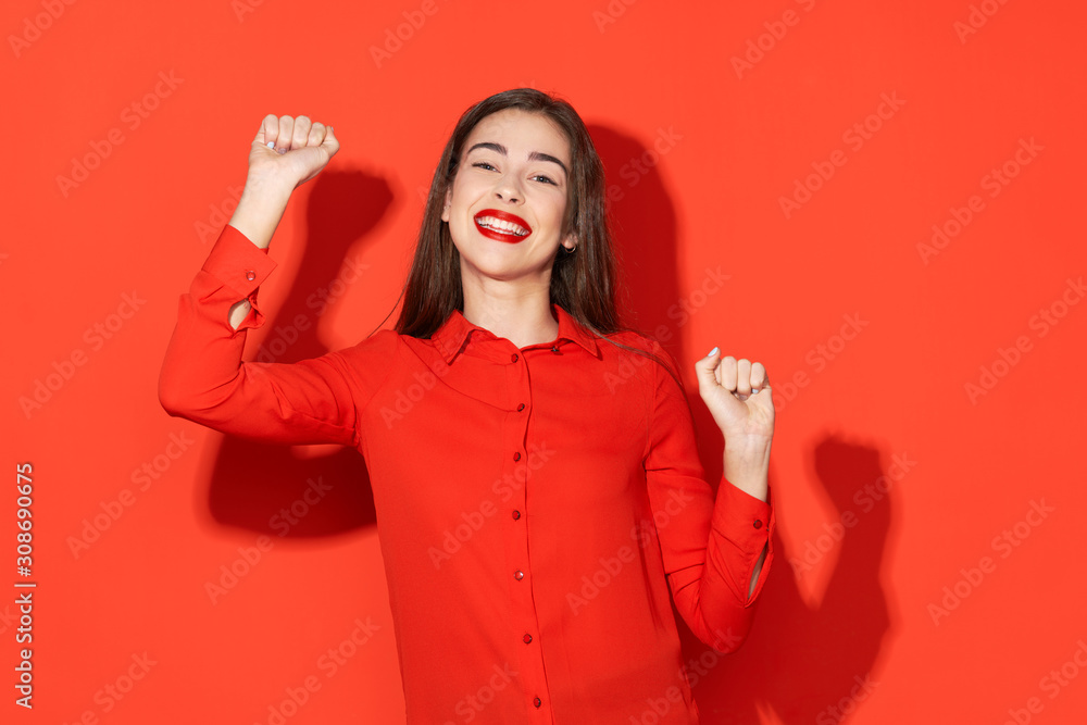 Naklejka premium portrait of a woman in red dress