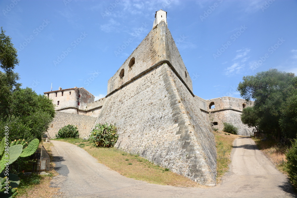 France, côte d'azur, Antibes, le fort carré est un fort du 16ème sciècle, qui a servi de sentinelle à l'ancienne frontière avec le Duché de Savoie.