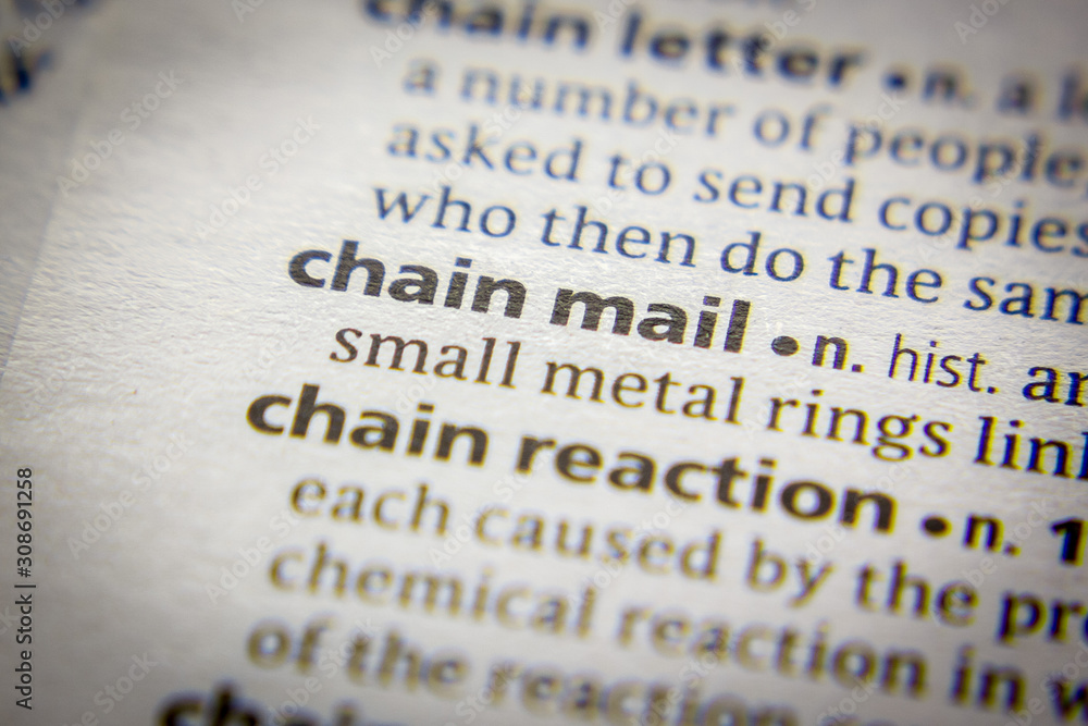 Obraz premium Word or phrase Chain mail in a dictionary.