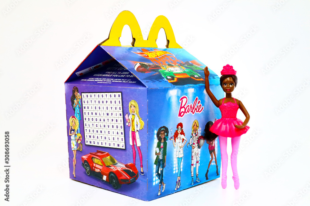 Los Angeles, California – December 2, 2019: McDonald's Happy Meal cardboard  box with printed Mattel BARBIE and Hot Wheels Toys. McDonald's is a fast  food restaurant chain foto de Stock | Adobe Stock