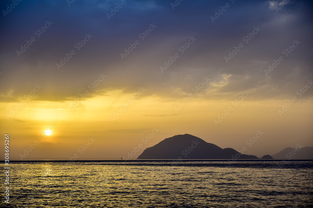 Am Morgen auf einer Insel im Mittelmeer Am Morgen auf einer Insel im Mittelmeer