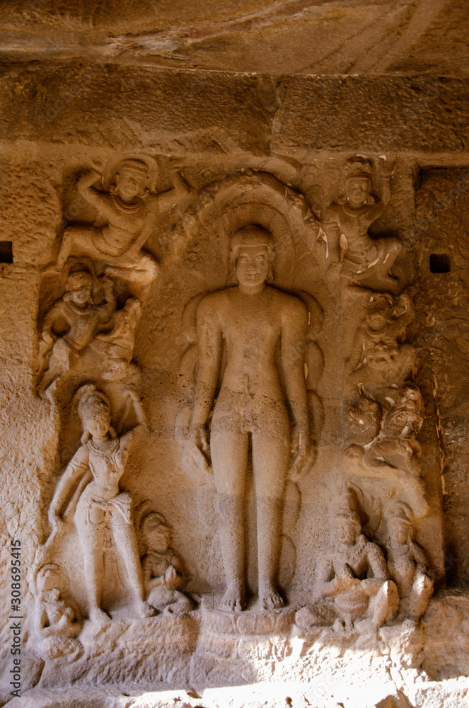 Beautifully carved idols, Cave No. 32, Ellora Caves, Aurangabad, Maharashtra Beautifully carved idols, Cave No. 32, Ellora Caves, Aurangabad, Maharashtra
