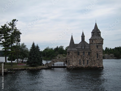 Lake Thousand Islands houses in Canada