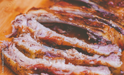 Costolette di maiale macro. (close up view BBQ spare hot pork ribs) photo