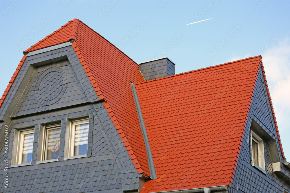 Hausfassade mit Schieferplatten