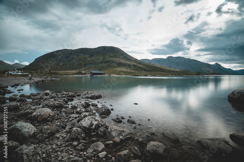 Fjord in Norwegen mit türkiesem Wasser