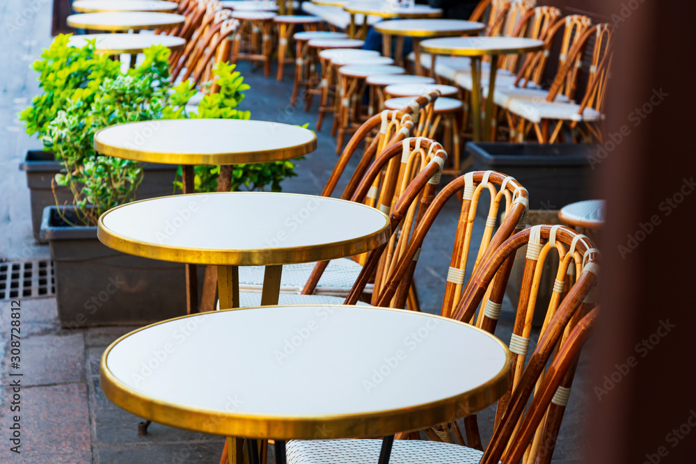 Obraz premium Street view of a coffee terrace with tables and chairs, Paris, France