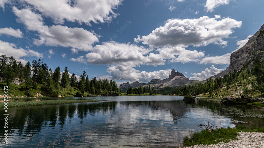 Fototapeta premium Croda da Lago e Becco di Mezzodi (Cortina D'Ampezzo BL)