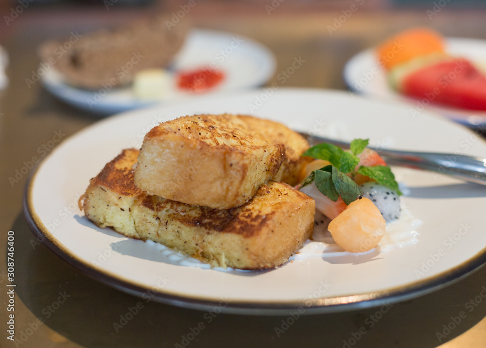 French Toast Served with Fruits French Toast Served with Fruits