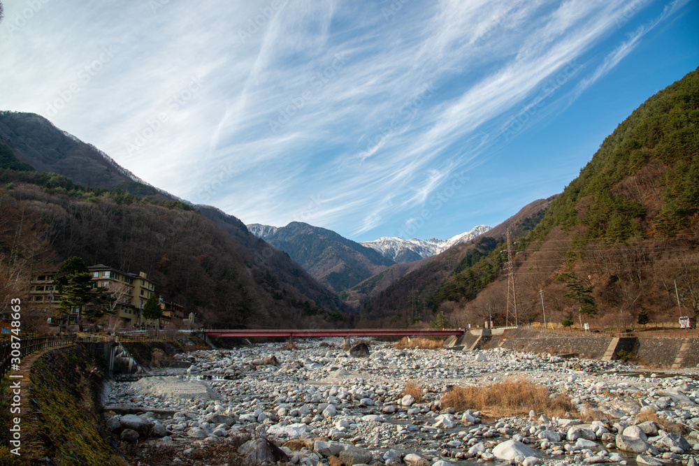 中央アルプスと上流の川 中央アルプスと上流の川