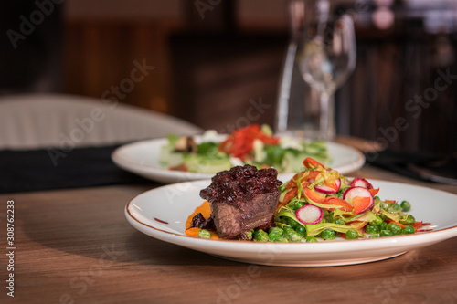 Roasted beef with berries s...