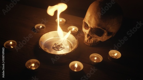 Quadro su tela Burning pentacle on altar closeup photo