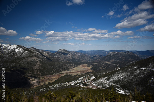 overlook at rocky mountain national park © Matthew