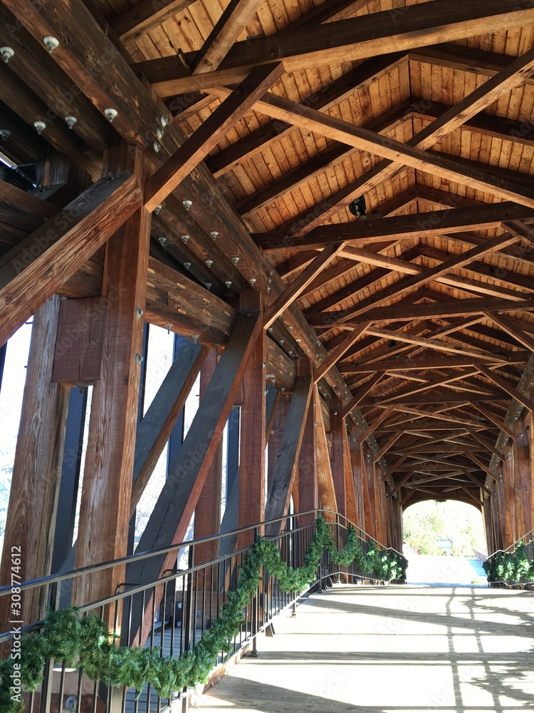 Obraz premium Old Wooden Bridge