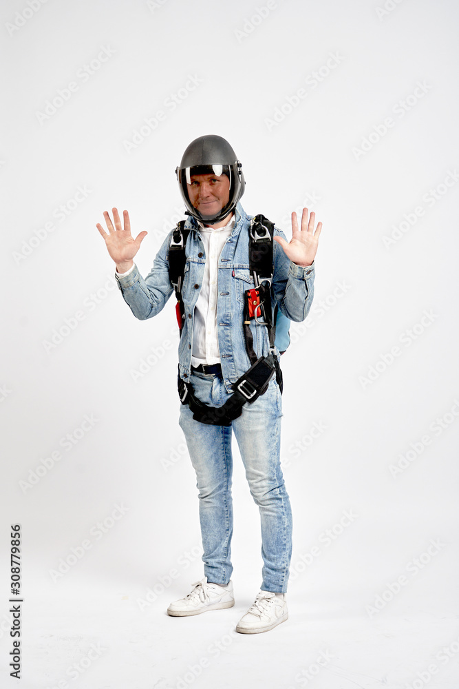 Ten fingers. Fly men shows ten fingers. Sky diver gestures by fingers. Teampleat skydiver.