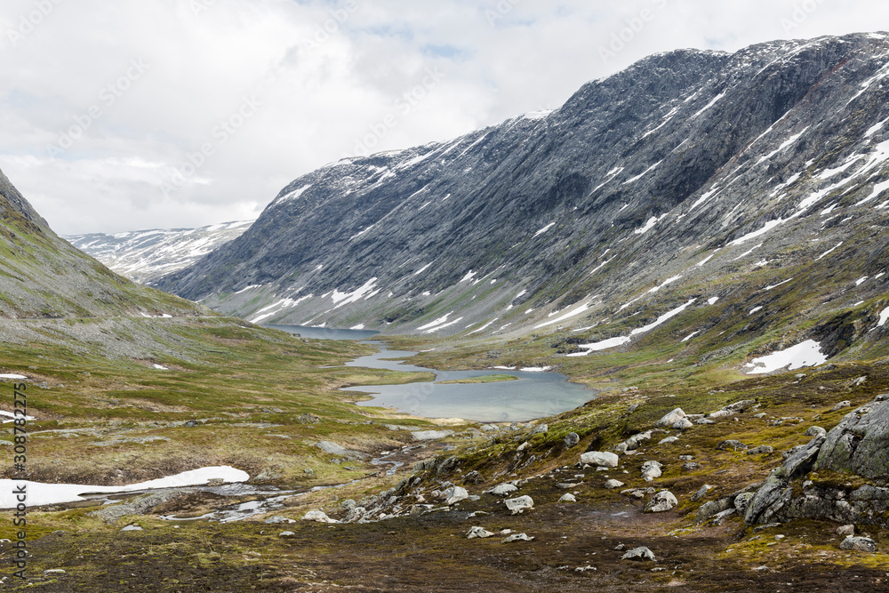 Blick auf den Langvatnet, Seen- und Berglandschaft Norwegen