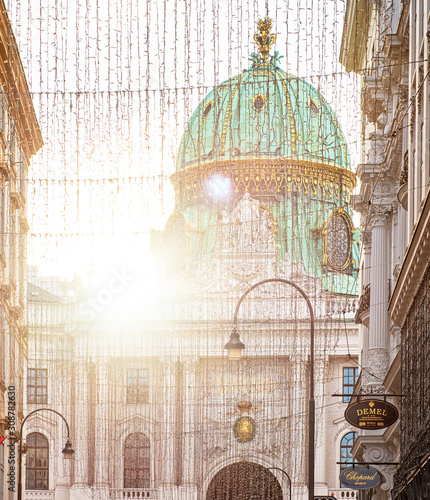 Famous Hofburg Palace in Vi...
