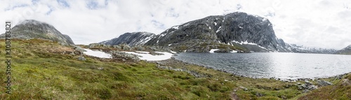Djupvatnet und Berglandschaft, Norwegen, Panorama