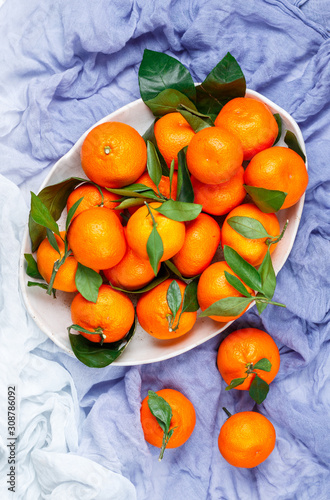 tangerines in a bowl © la_vanda