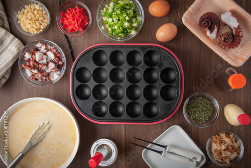 Принти на полотні ingredients and pan for home style takoyaki