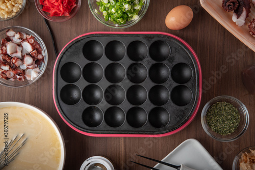 Φωτογραφία ingredients and pan for home style takoyaki