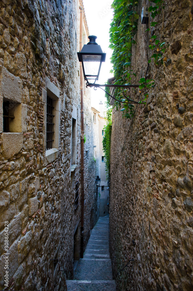 The narrow streets of the Jewish quarter in Girona, Catalonia, Spain